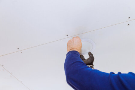 Techo de tablarroca con iluminación empotrada